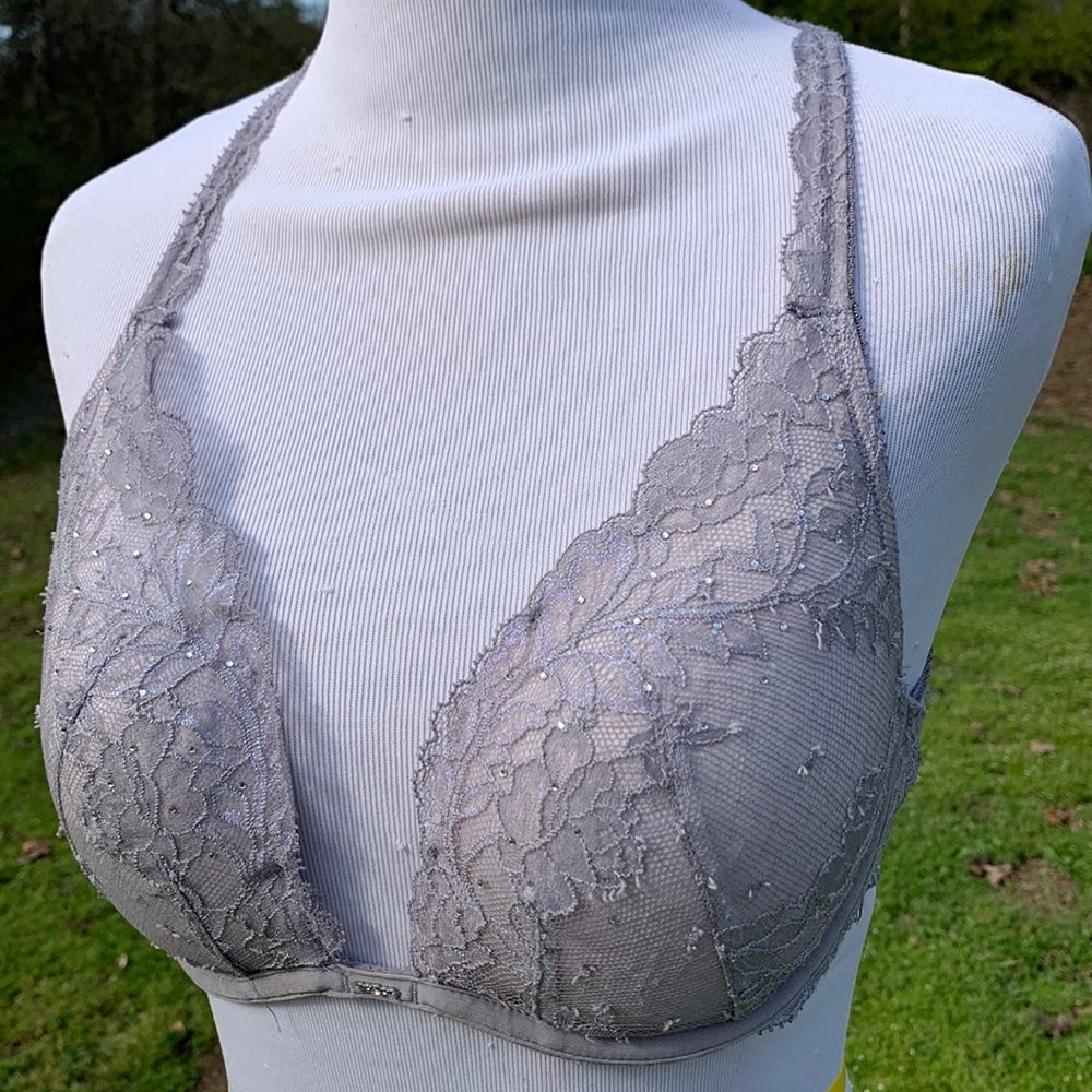 Victoria’s Secret Iridescent Lace Rhinestone Push-up Bra Criss-cross straps 34C